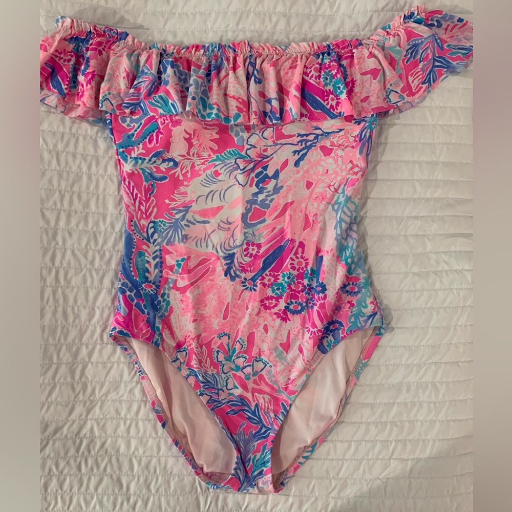 Lilly Pulitzer size 6 off the shoulder one piece swimsuit!